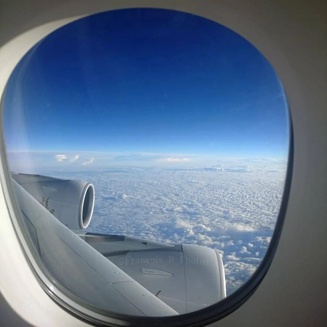 Площадь иллюминатора. Иллюминатор emirates a380. а380 шторки иллюминатора. самолет аэробус а380 вид из иллюминатора. дубай с иллюминатора самолета.