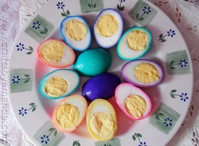 Краска для яиц. Краска для пасхальных яиц. Красители пищевые для яиц Пасхальный. Красим яйца пищевыми красителями. Яйца на пасху без красителей