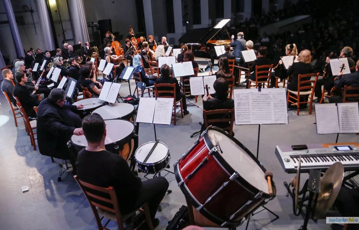 Музыканты пскова. Ходзинский николай дирижер фото. Музыканты пскова. Плохов игорь владимирович псков. Игорь плохов псков.