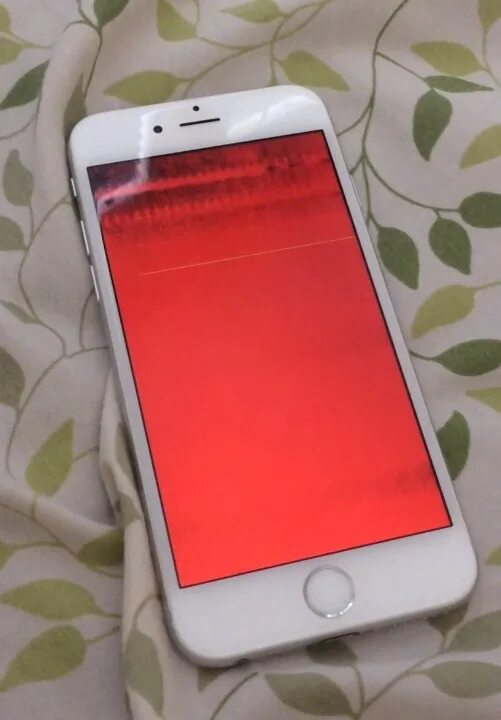 Iphone red screen. Красный экран айфон. красный экран на телефоне. красный экран iphone 5s. экран для телефона бело красного цвета.