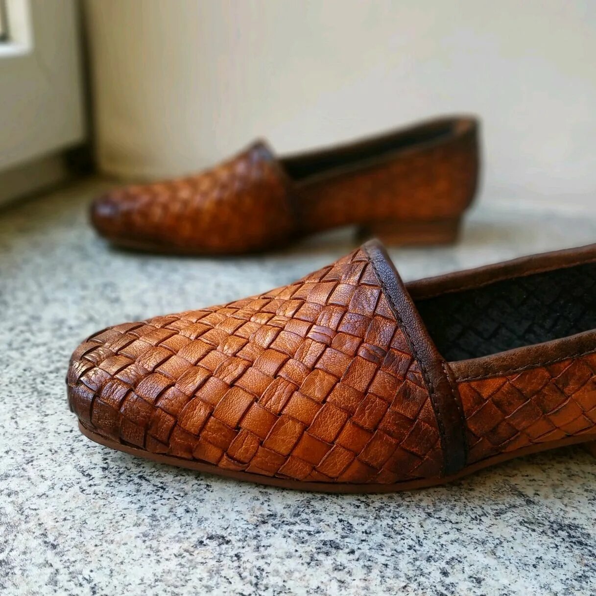 Онучи и лапти. Модные лапти. Лапти из бересты. Лапти в декоре интерьера. Лапти из рогоза.