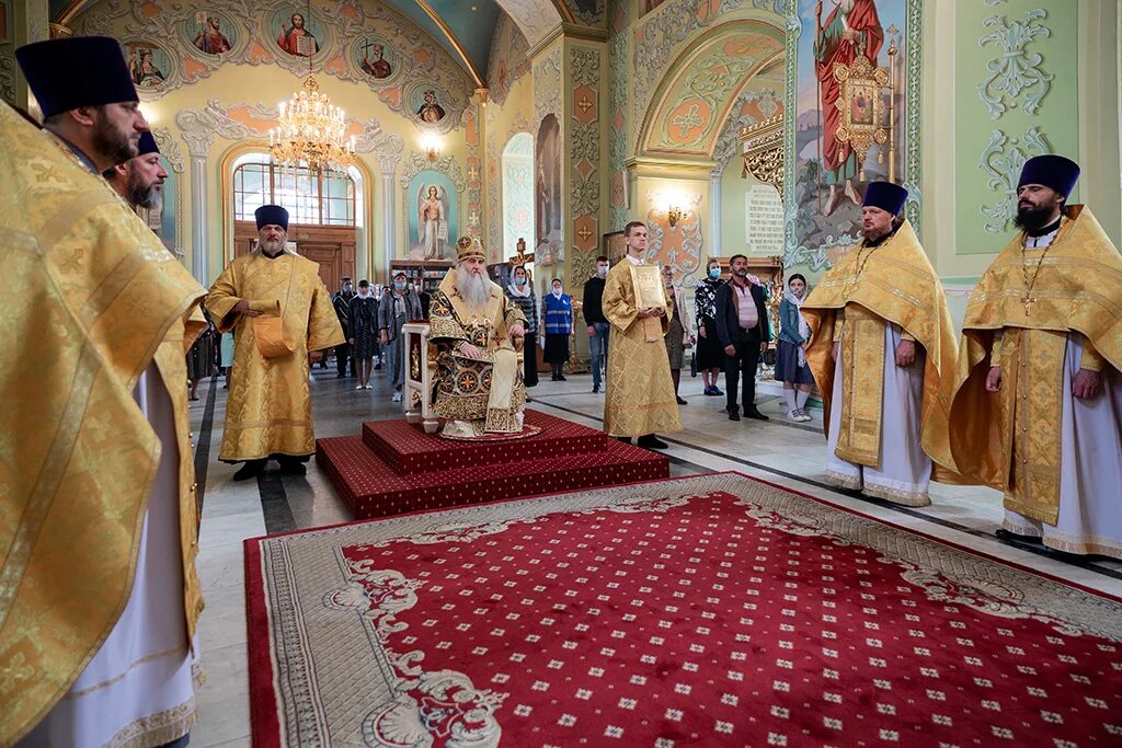 ранняя служба в церкви