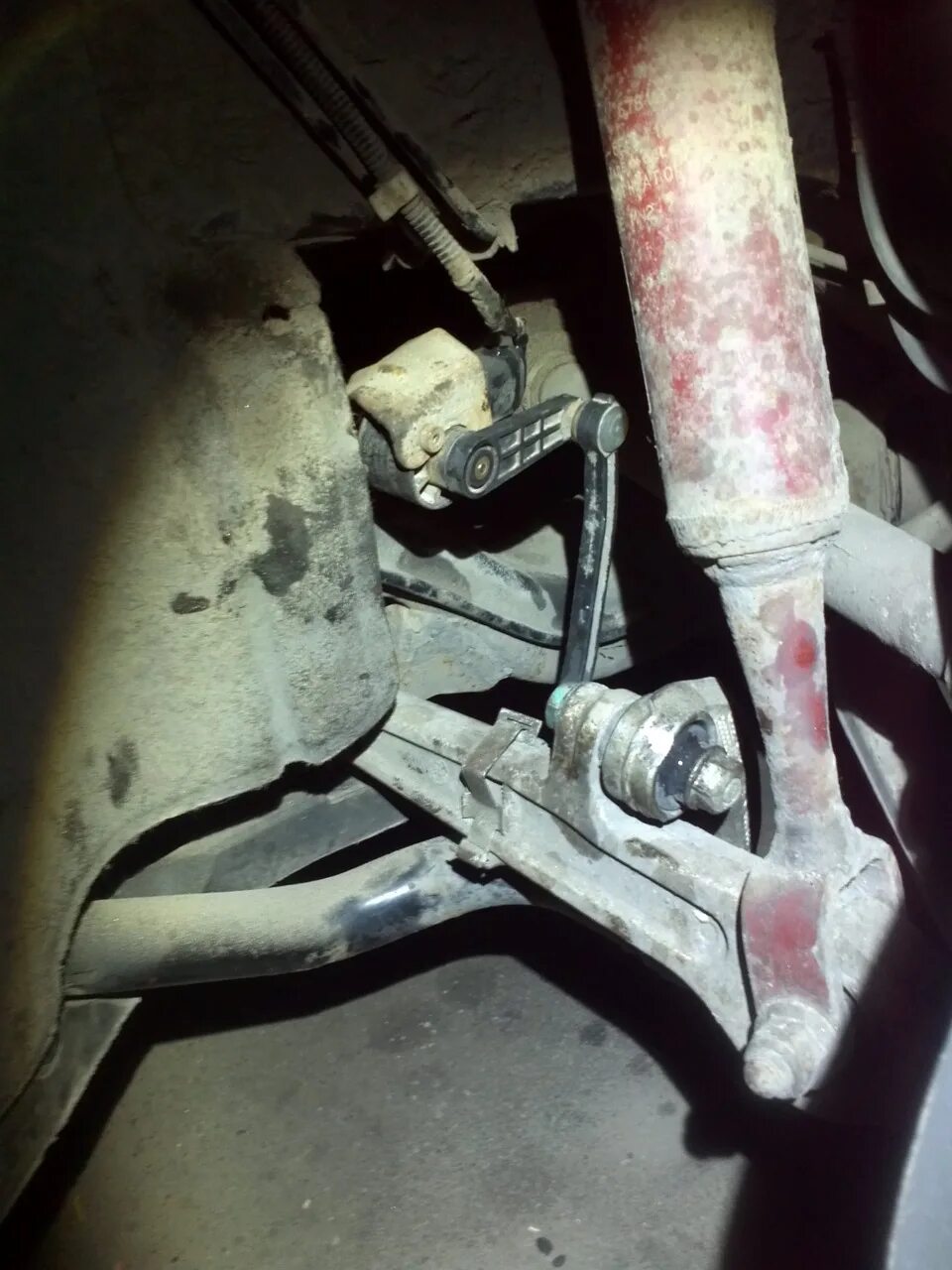 Стойки стабилизатора ауди 80 б3. Опора для втулок стабилизатора ауди а6с6. Ауди а6 передние верхние рычаги. А6 с5 вибрация. Датчик уровня кузова ауди а4 б8.