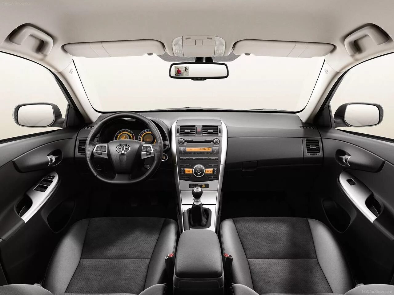 Toyota Corolla E130 рестайлинг (2004 - 2007) Хетчбэк 2.0 D-4D MT (116 л.с.) - те