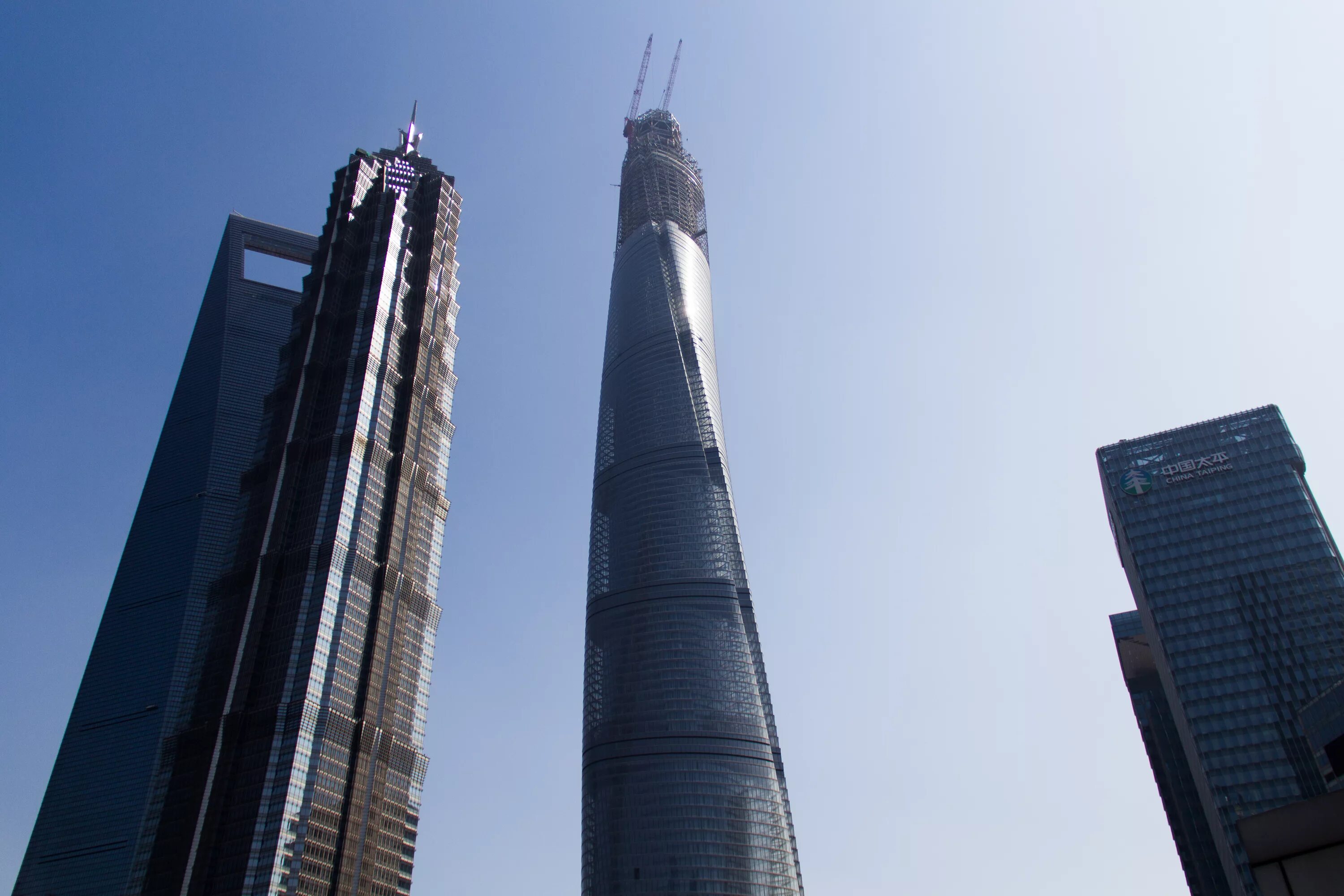 Самое высокое здание название. Шанхай Тауэр. Шанхайская башня. Шанхайская башня небоскреб. Шанхайская башня 632 метра.