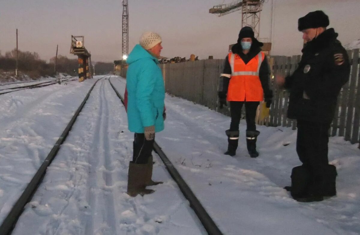 Задержка движения поездов. Транспортная полиция на ЖД путях. Железнодорожная инфраструктура Кировской области. Станция белка Слободская. Проведение рейда на железной дороге зимой.