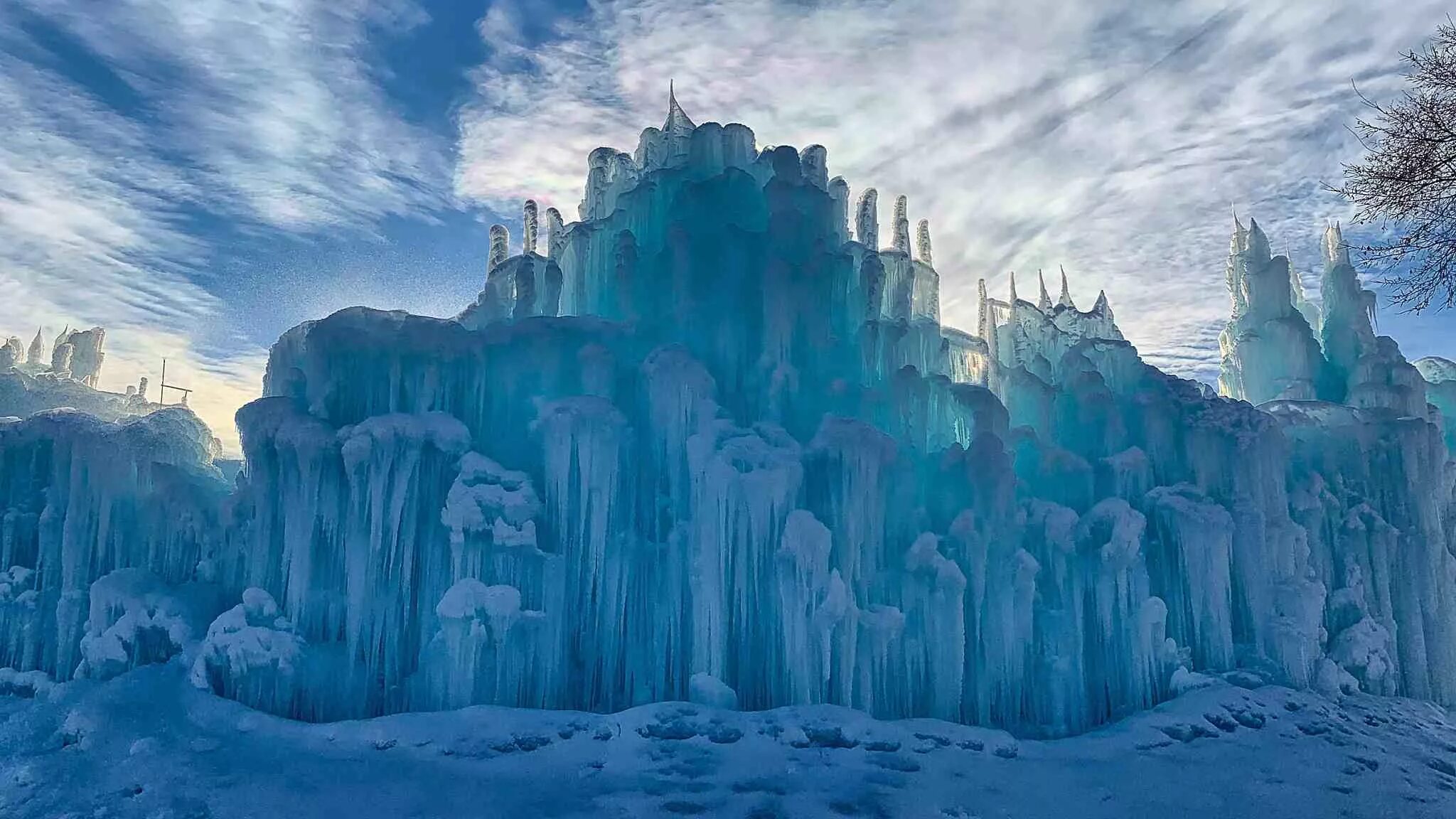 эренделл ледяное королевство. союзмультпарк царство снежной королевы. снежное королевство уникс. снежное королевство уникс. имерсивный полет замок снежной королевы.