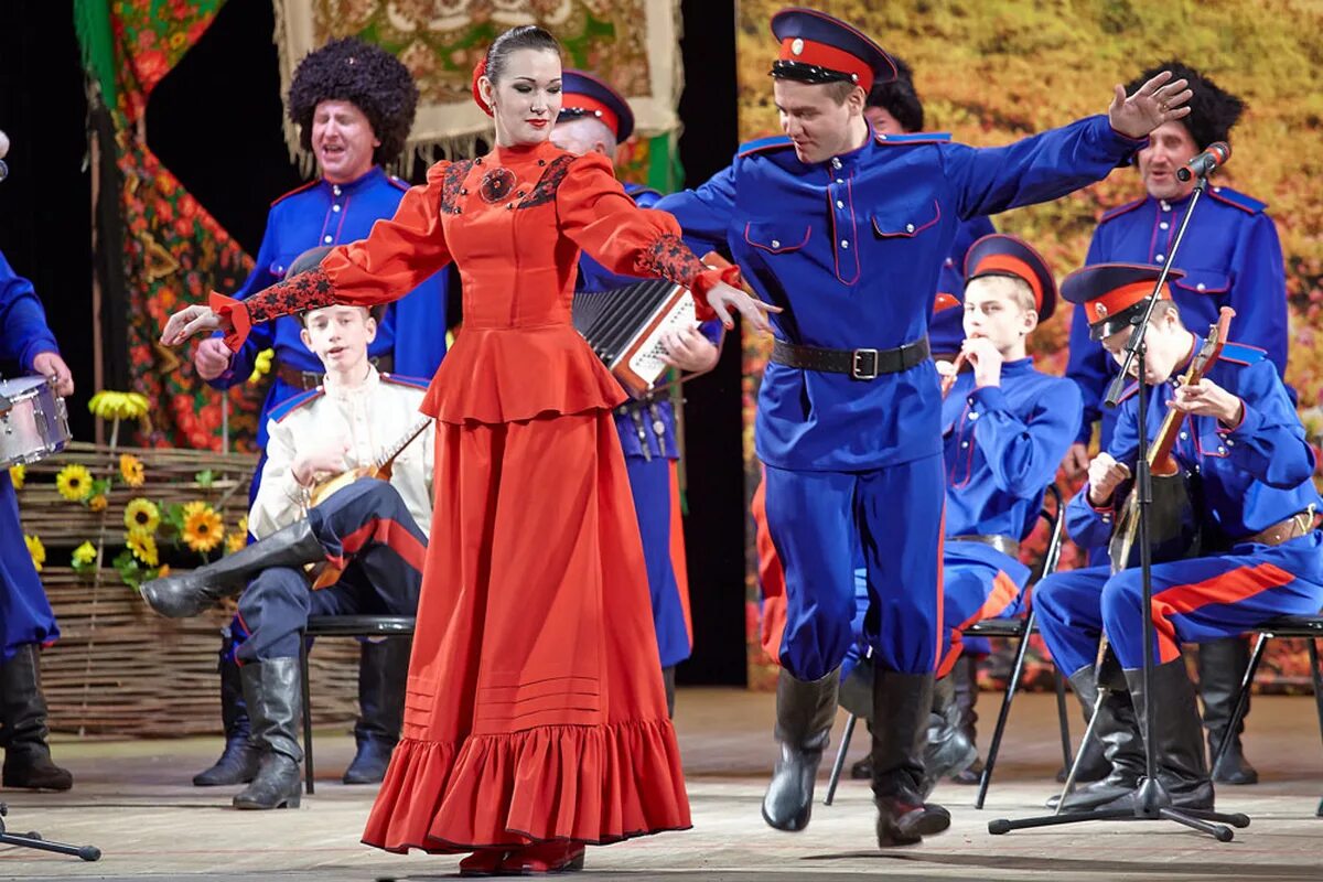 уфимский ансамбль мирас. коллективы сибирский народный хор, чалдоны. концертные костюмы для женского фольклорного ансамбля. костюмы для народного ансамбля. народный хор.