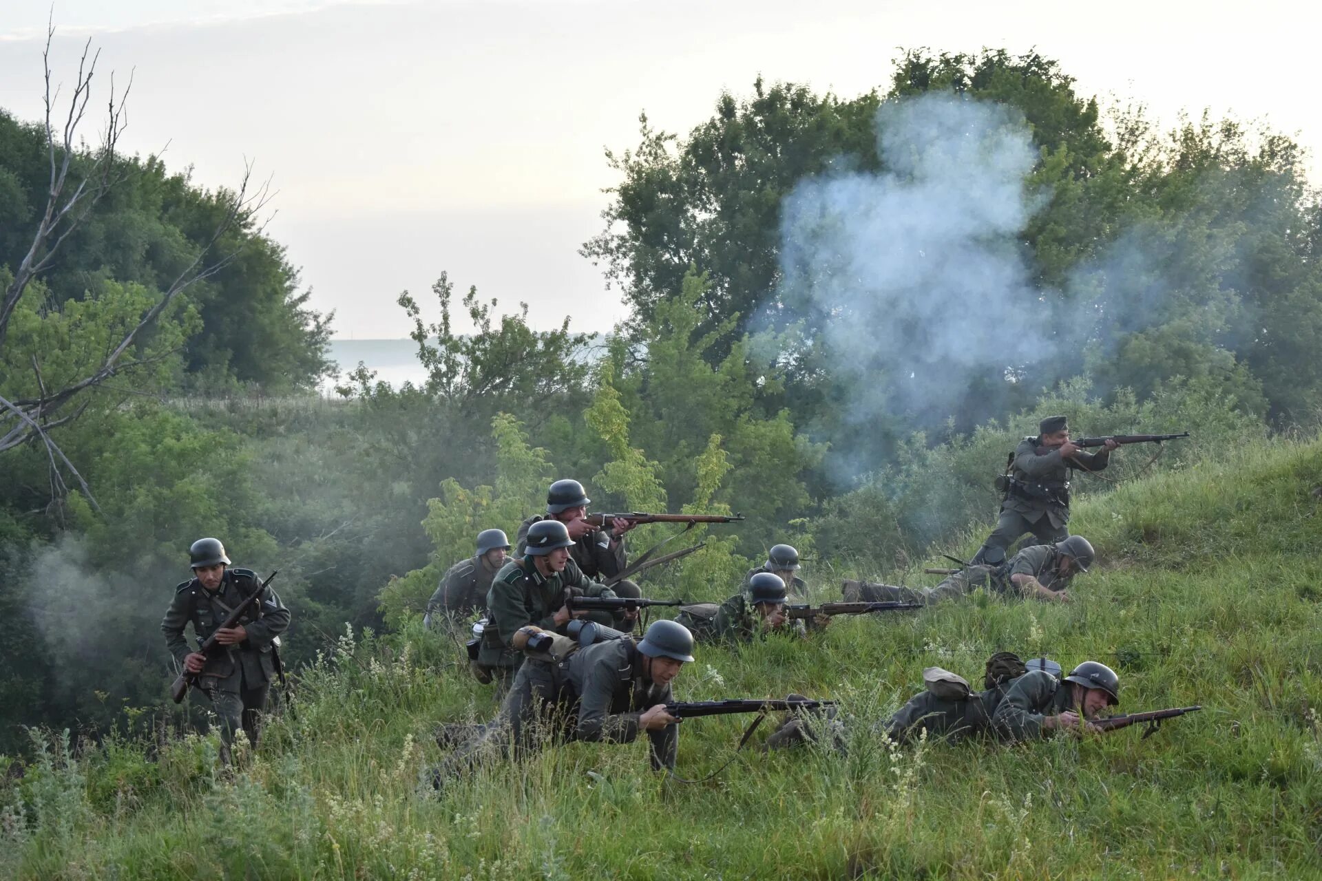 Реконструкция боя. Реконструкция битвы вов. Реконструкция сражений великой отечественной войны. Реконструкции военных сражений. Реконструкторы великой отечественной войны.