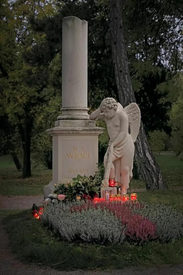Моцарта похоронили. Кладбище святого марка в вене могила моцарта. Кладбище святого марка моцарт. Кладбище святого марка моцарт. Место захоронения моцарта кладбище святого марка.