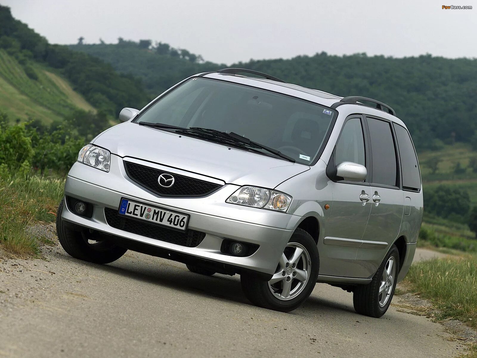 Купить мазда полный привод. Mazda MPV 2002. Mazda MPV 1999. Mazda MPV, 1999-2003. Мазда МПВ минивэн.