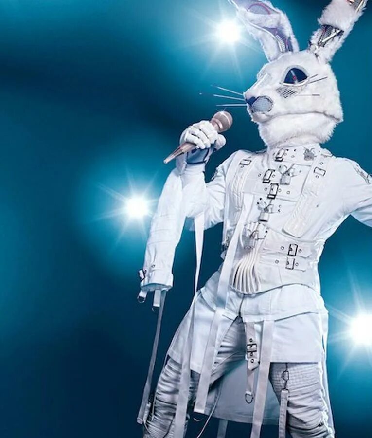 Singing rabbit. Маскед Сингер. The masked Singer the Rabbit Joey Fatone. The masked Singer шоу. The masked Singer кролик.