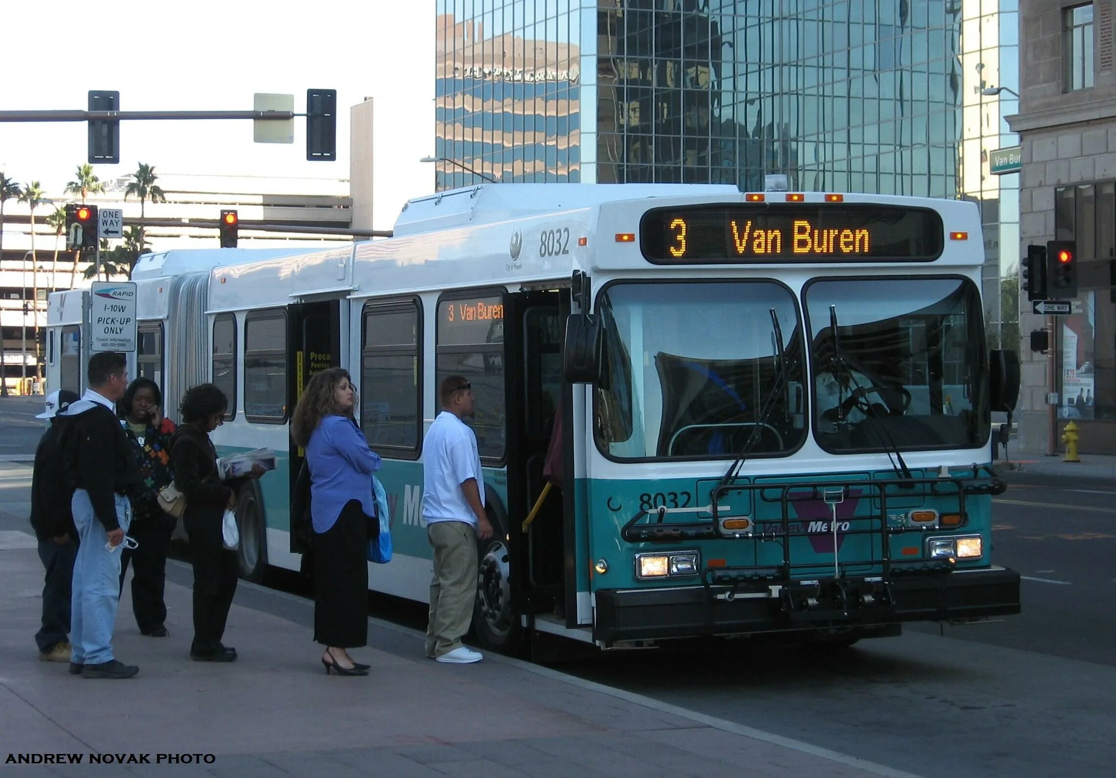 Купить автобус метро. Метро автобус. Автобус Metro. BRT троллейбус. Автобус 2007.