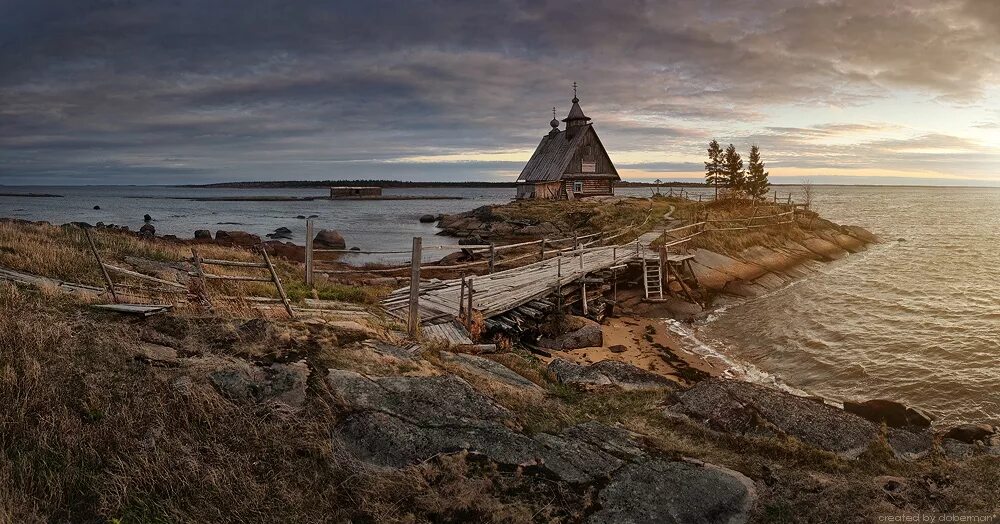 Кемь берег белого моря. Рабочеостровск Карелия Церковь. "Скит" Рабочеостровск, Карелия. Рабочеостровск Карелия часовня. Русские живут на островах