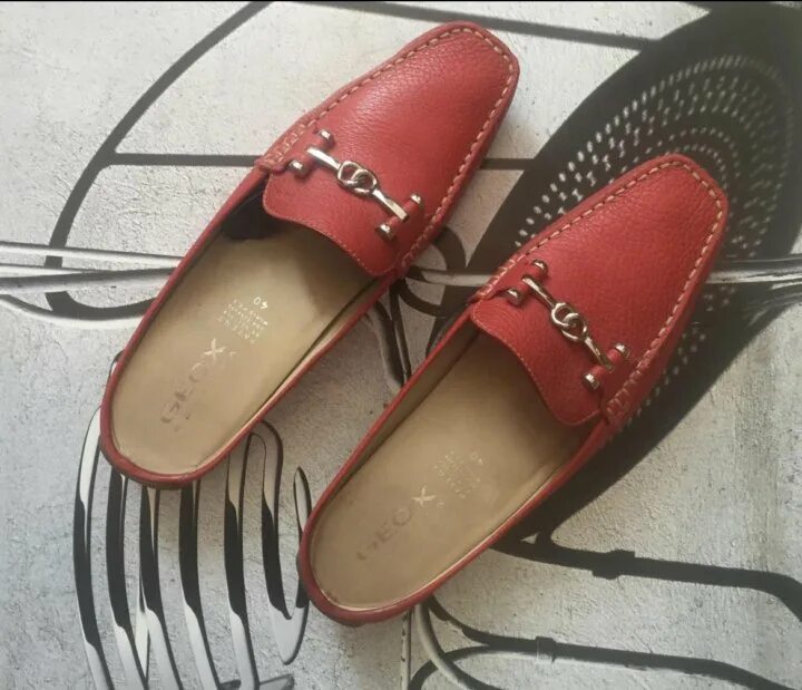 Лоферы мюли 2022. Тапки мокасины женские. Мужские туфли без задника. Мокасины мужские с пяткой. Мокасины мужские без пятки.