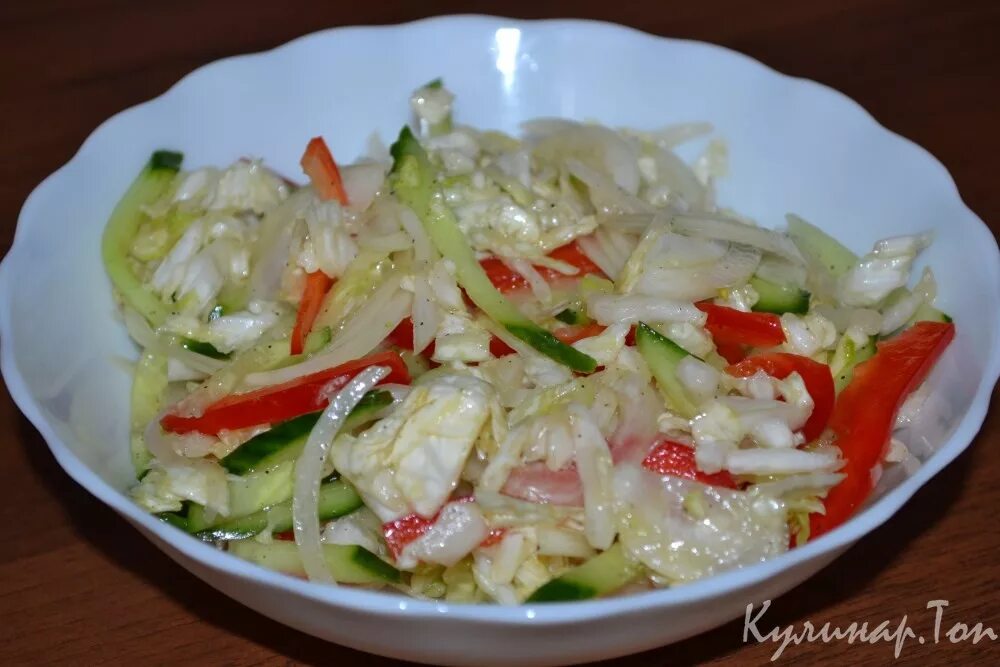 Салат из пекинской капусты с уксусом. Витаминный (капуста, перец, огурец, морковь) 100г - 35р. салат из пекинской капусты с огурцом и перцем. салат витаминный из пекинской капусты. салат витаминный с пекинской капустой.