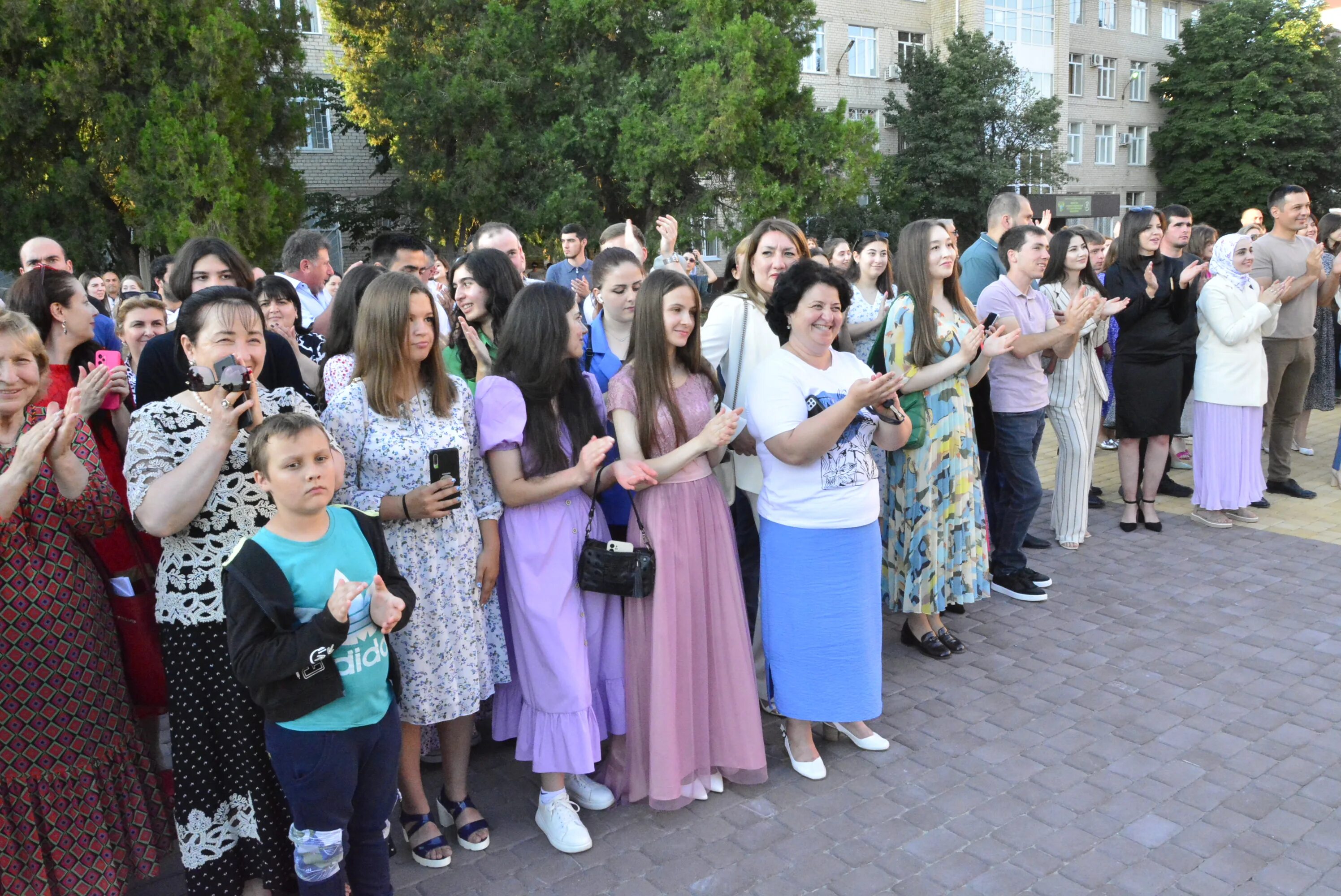 Карачаево-Черкесский педагогический институт. Министр образования Черкесск. Речь выпускника университета. Черкесск медицинский университет.