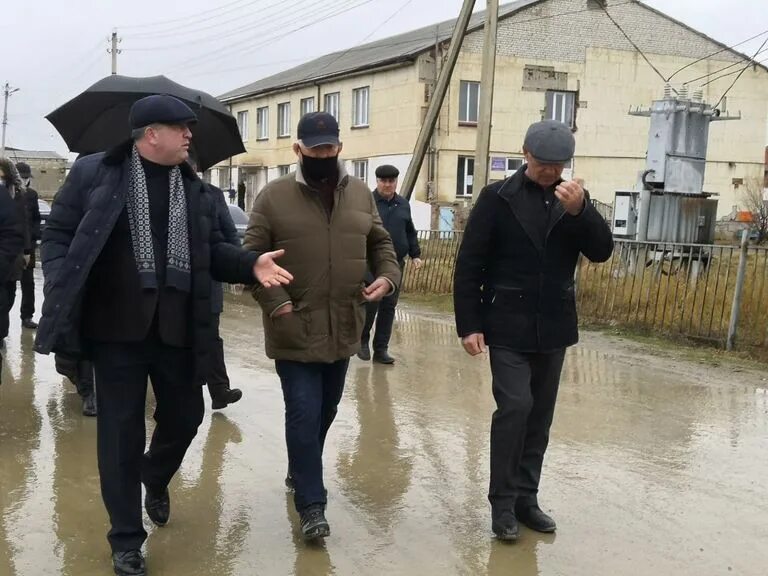 Зумруд бучаева и хизри шихсаидов. Кафыр кумух дагестан. Кафыр кумух дагестан. Погода буйнакский новый кумух. Погода буйнакский новый кумух.