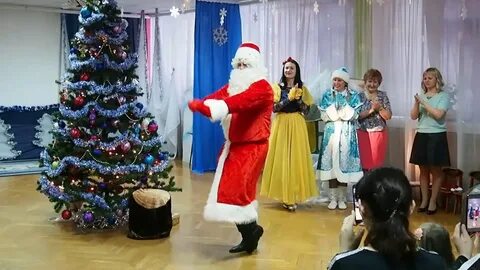 Танец деда мороза на утреннике