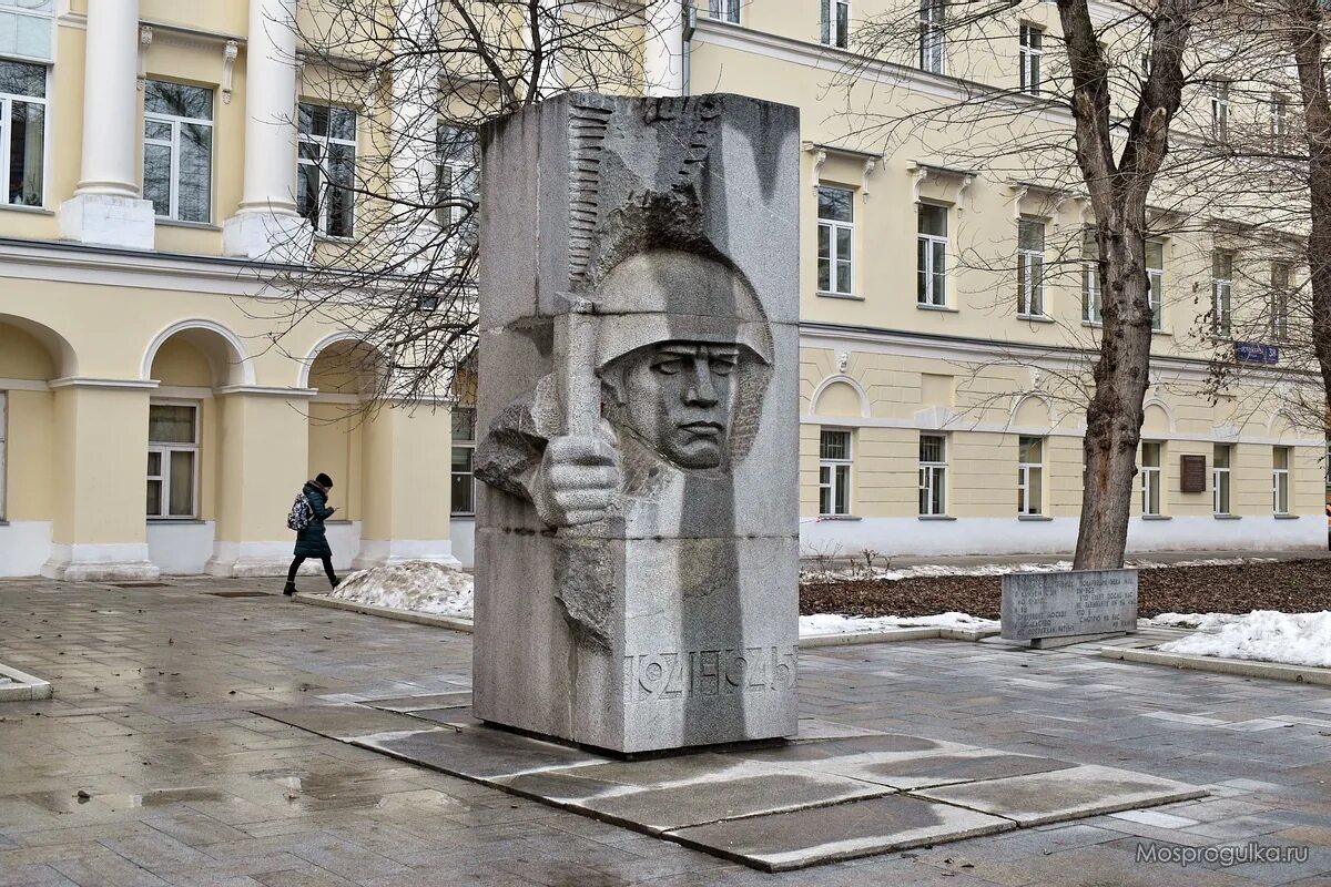 павел фитин памятник в москве. памятник тургенева в москве. граффити тургенев остоженка. памятник воину ополченцу фрунзенской дивизии. памятник фитину на остоженке.