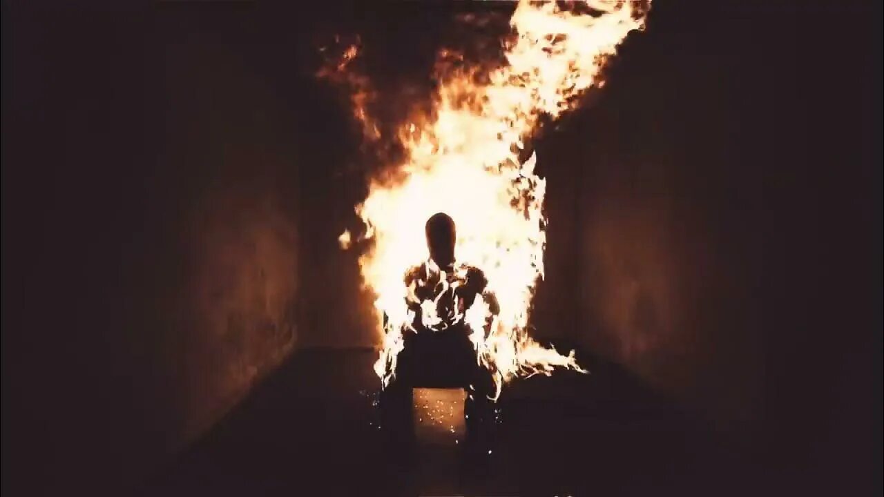 Канье уэст зубы из титана. Kanye West 2021 Donda. Kanye West Burn. Горящий трон.