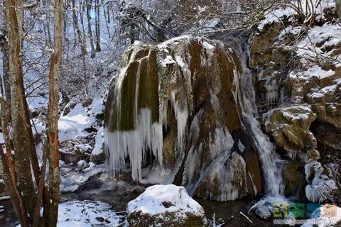 Расставьте знаки препинания водопад серебряные струи