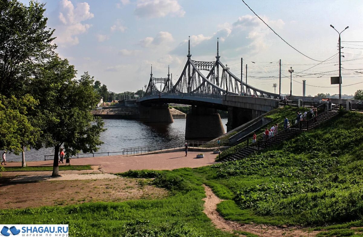 Тверь летнего. Достромечательности Твери. Места в Твери. Тверь достопримечател. Староволжский мост в Твери.