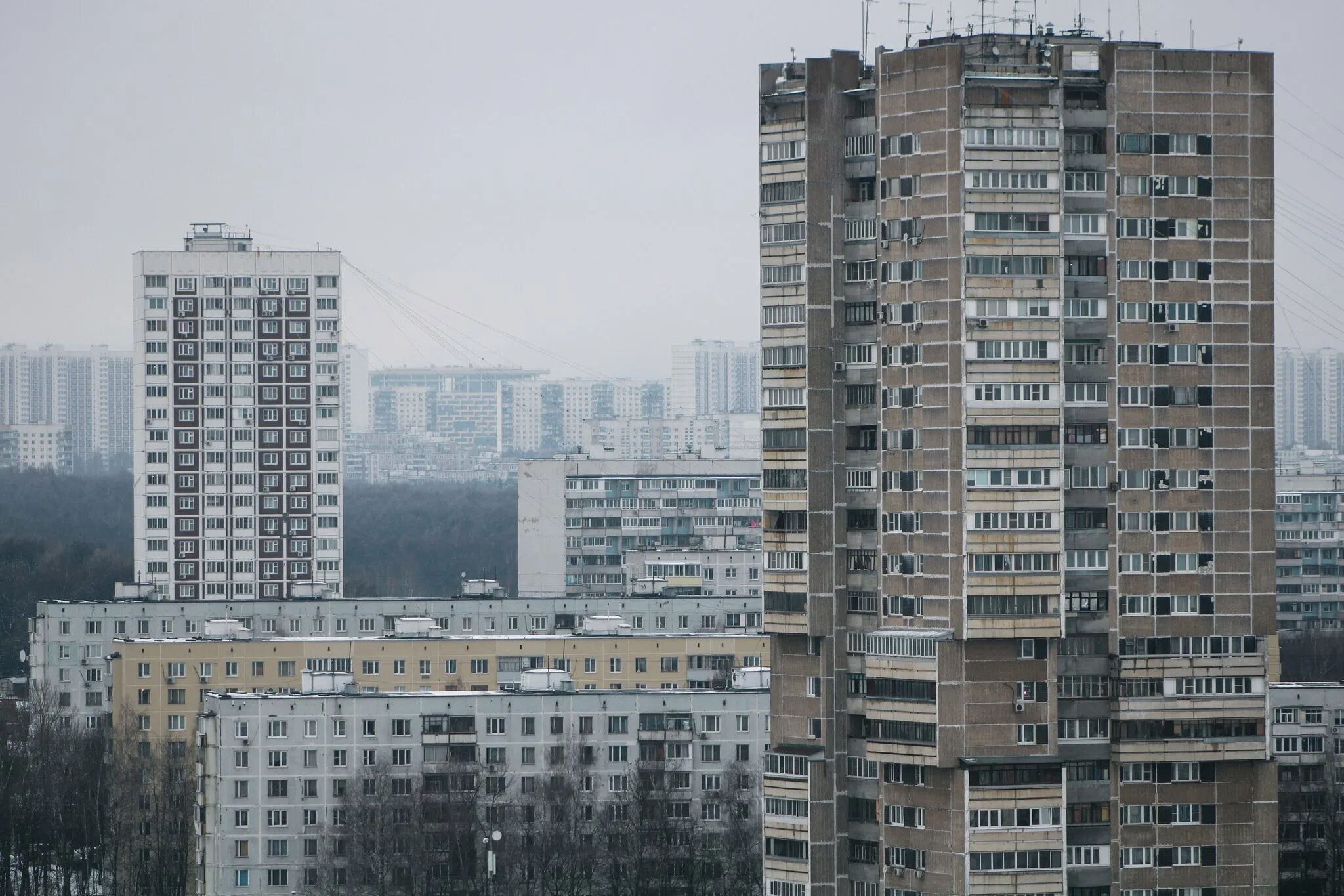 Жизнь в спальных районах. Спальные районы Чертаново. Северное Чертаново Эстетика. Эстетика района Чертаново. Монолитный небоскреб в Чертаново.