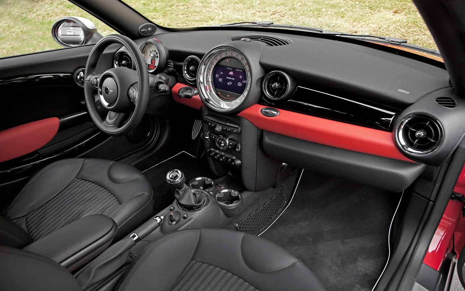 Mini cooper 2004 салон. Mini cooper 2014 салон. Мини купер 2013 салон. Mini cooper r56 салон. Мини купер 2021 салон.