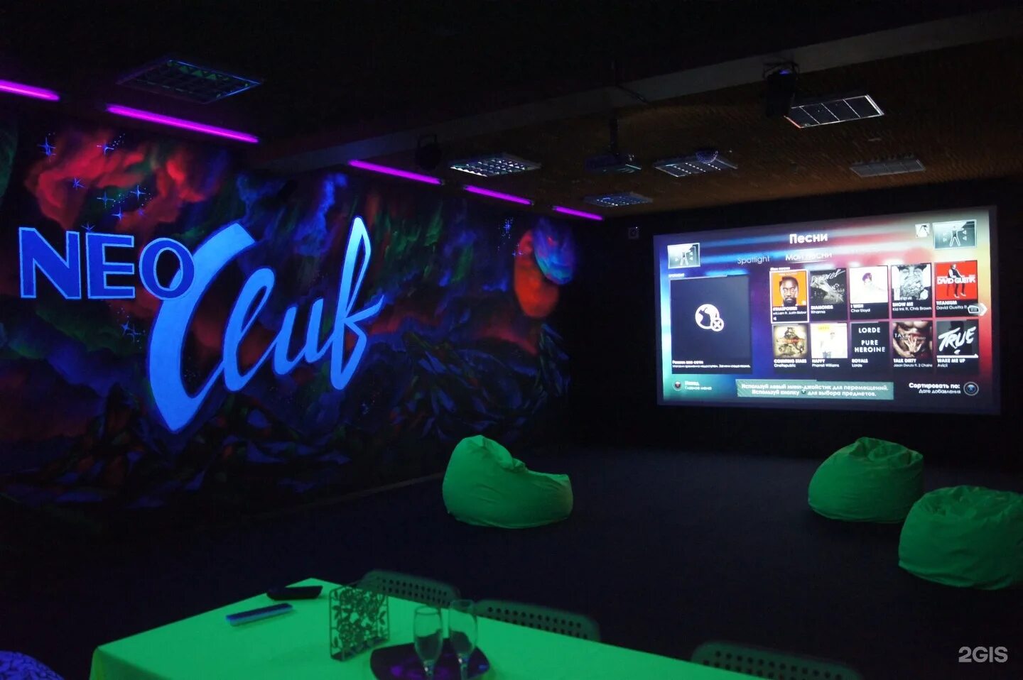 Студия развлечения. Игровой клуб. Название игровых клубов. Игровой клуб Xbox. Дизайн игрового клуба.