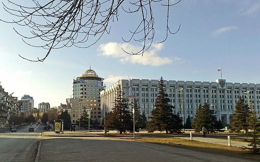 Правительство самарской. Здание администрации Самарской области. Здание администрации Самарского района. Площадь правительства в Самаре. Администрация Самары фото.