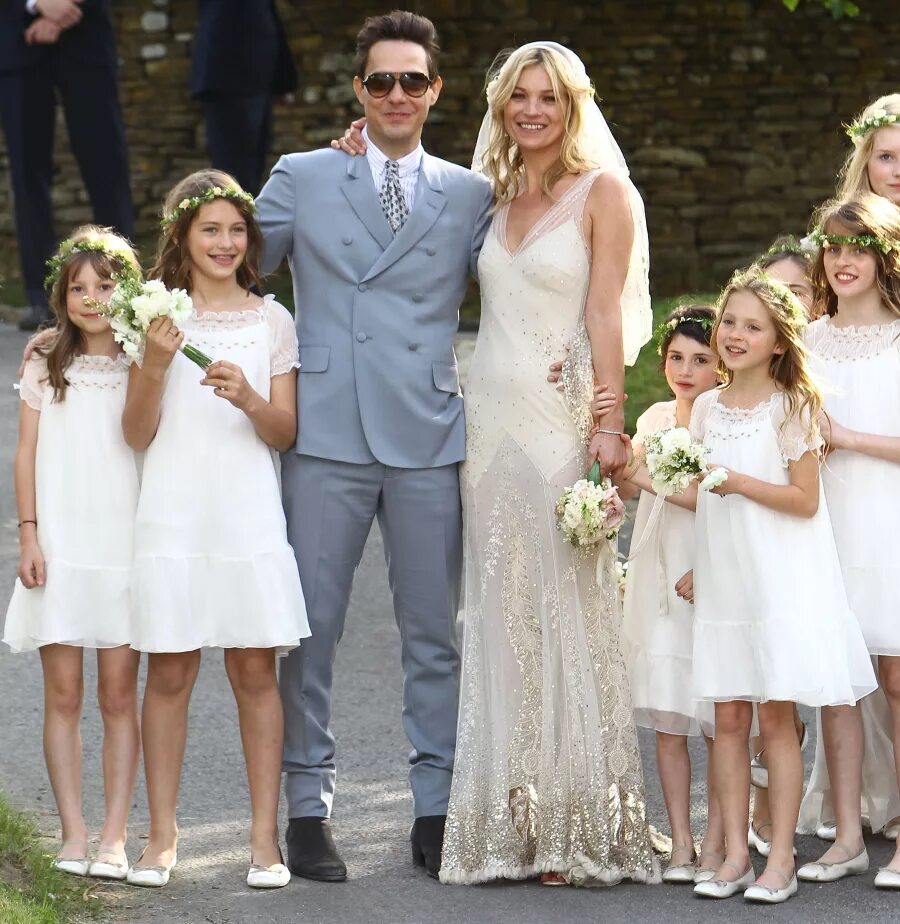 Дочь и второй брак. Свадьба Кейт Мосс. Кейт Мосс и Джейми Хинс свадьба. Кейт Мосс в свадебном. Свадебное платье Кейт Мосс.