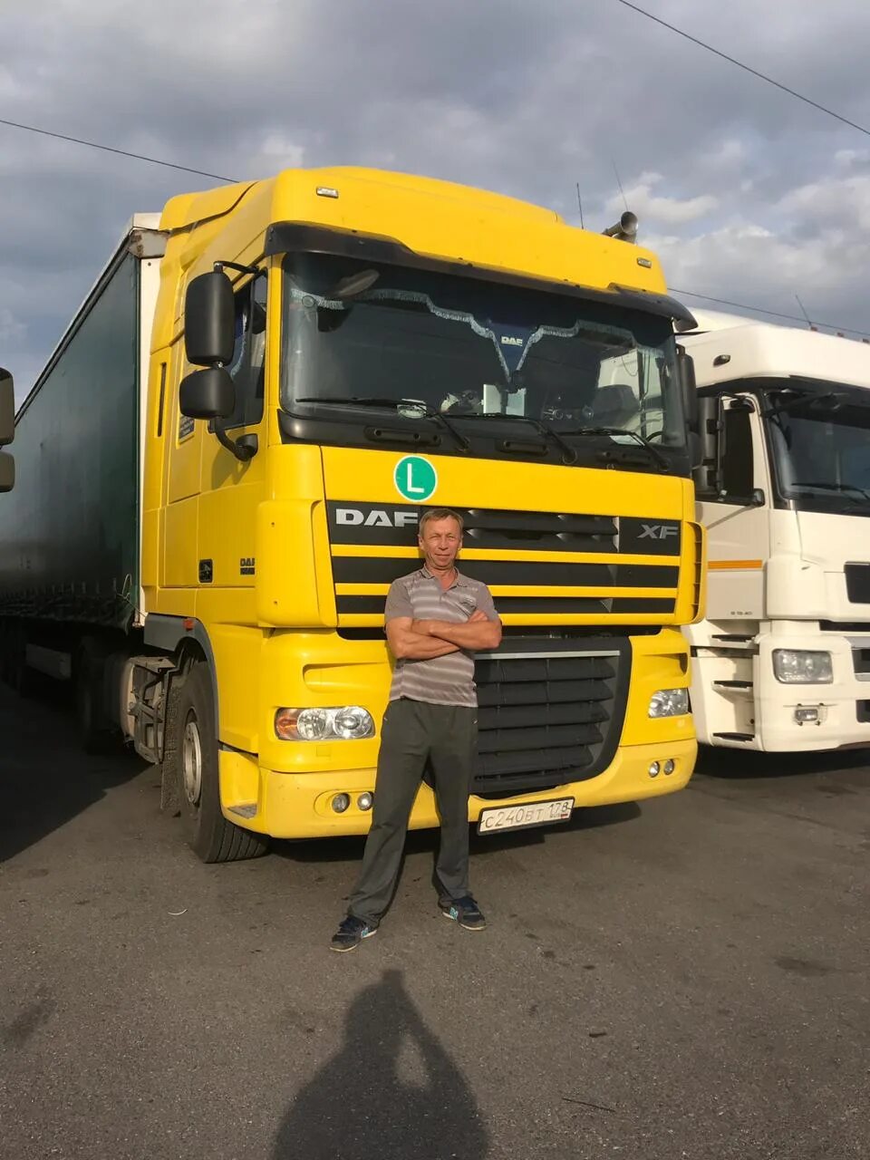 Автотранспорт линия. Автомобильный транспорт. Автомобильный трансопр. Полуприцеп деловые линии. Автотранспорт логистика.