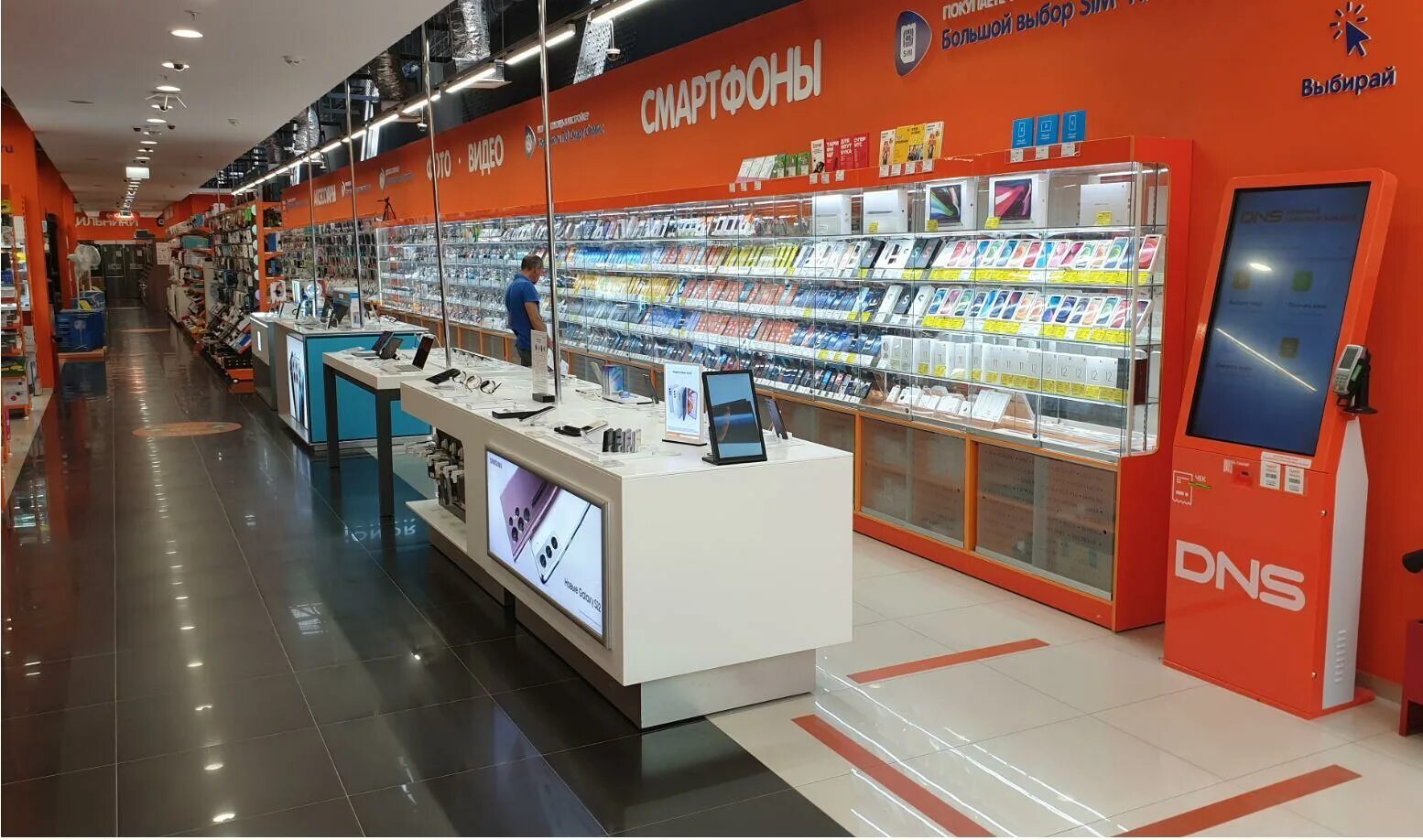 Днс казань директор. Днс казань. Днс казань авиастроительный район ленинградская д. Днс казань смартфоны. Днс казань авиастроительный район ленинградская д.