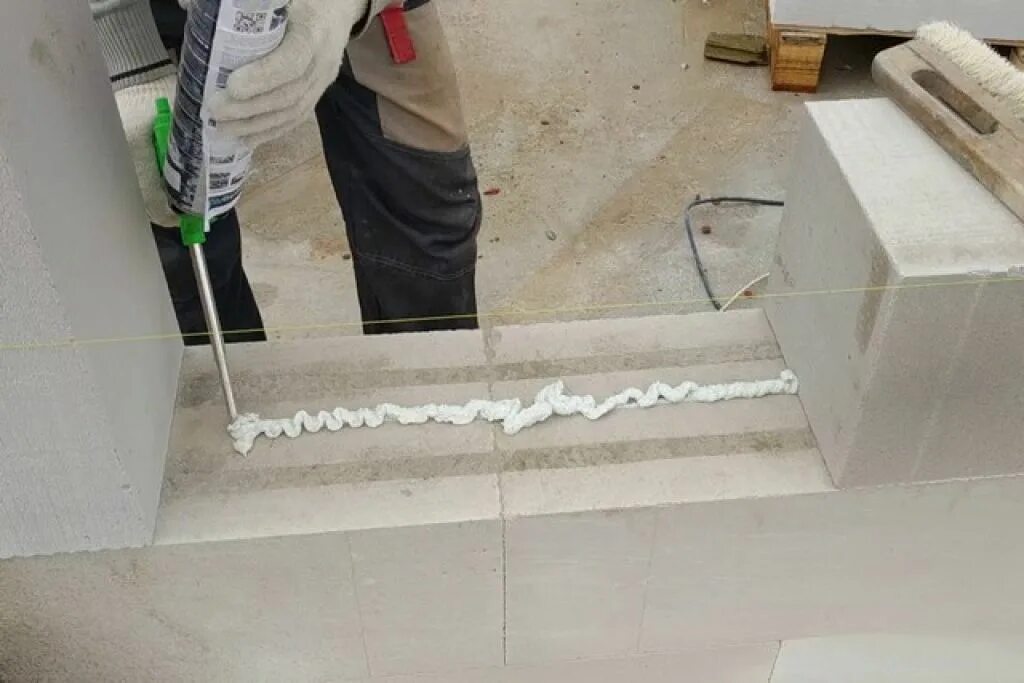 Газосиликат ютонг. Газоблок на плиточный клей. Панели из газобетона. Укладка газобетонных блоков. Кладка газобетона на клей.