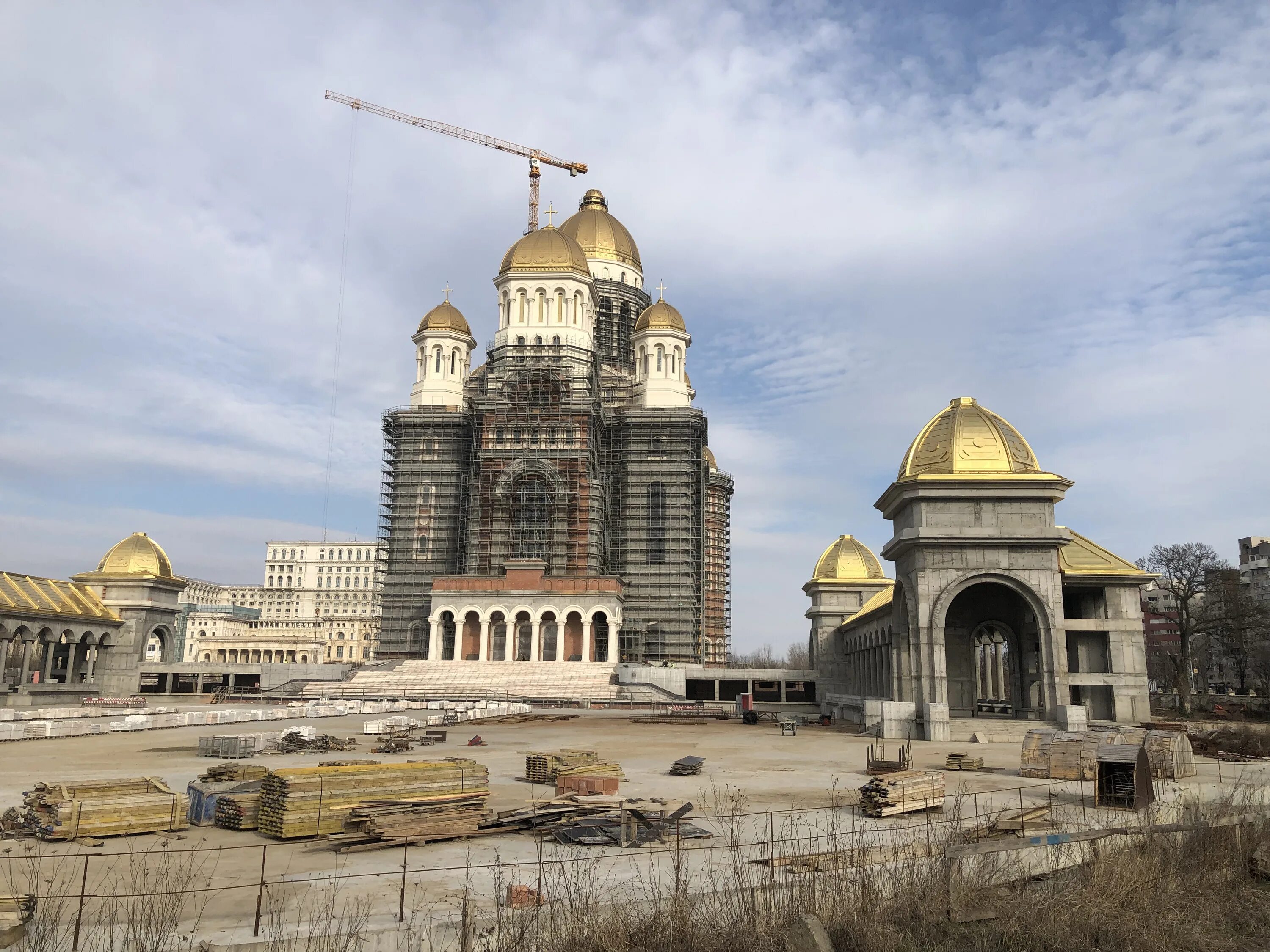 Православный храм Бухарест. Храм спасения нации Бухарест. Православные комплексы