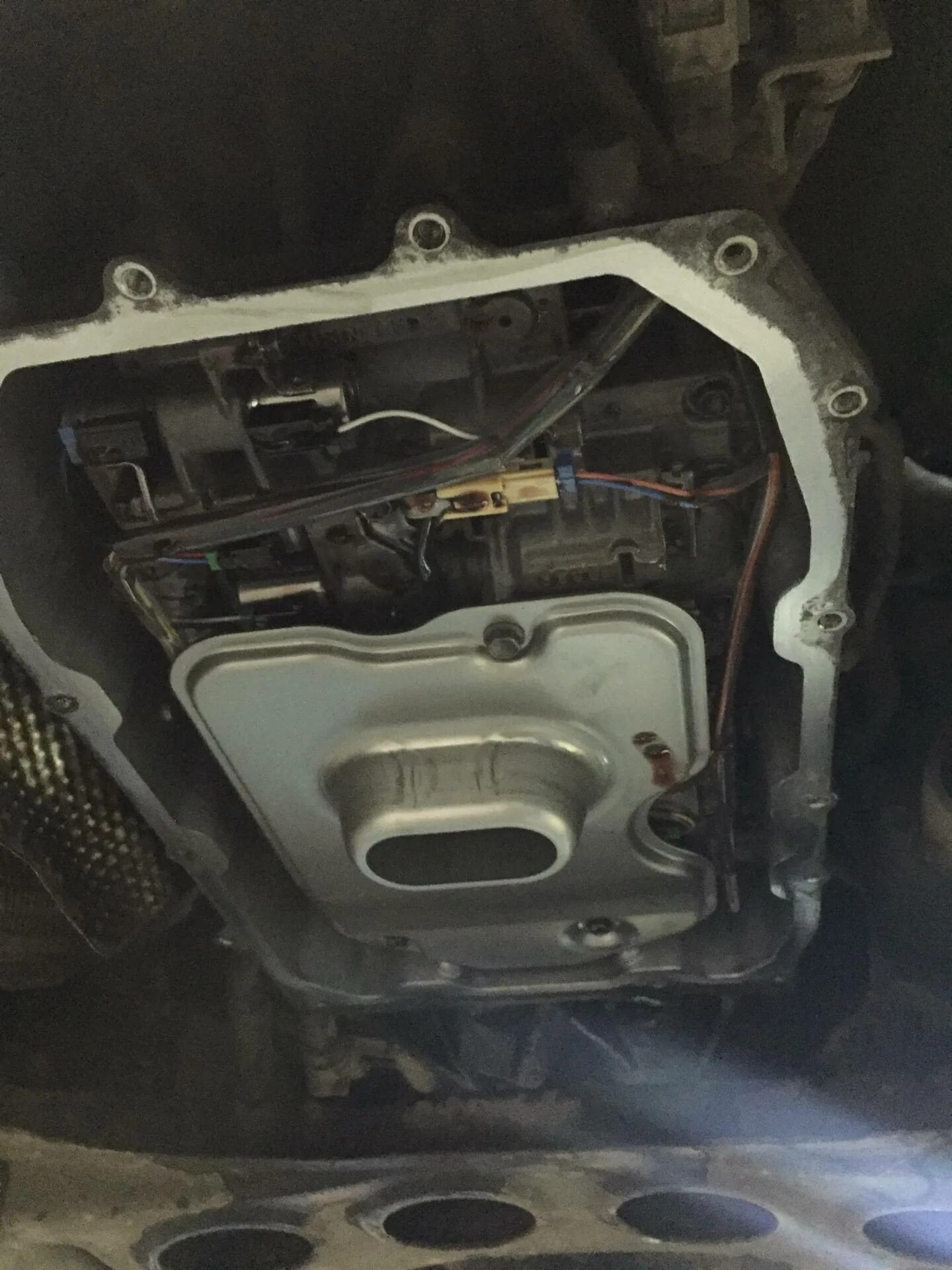 Нижняя опора двигателя skoda superb 2. Замена масла в редукторах туарег gp. Замена масла туарег 1. Где находится щуп масла фольксваген туарег. Замена масла в акпп фольксваген туарег 2007.