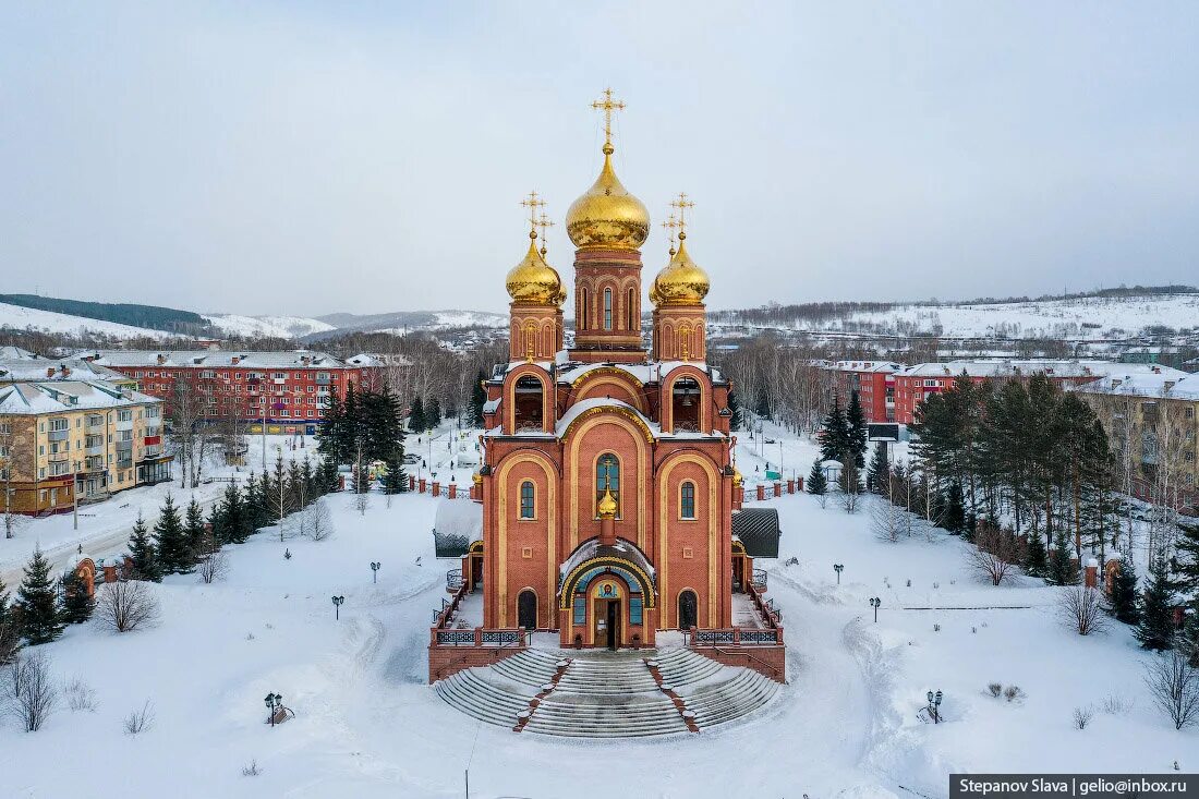 Как называется город в сибири. Сибирь Междуреченск. Междуреченск достопримечательности города. Храмы Междуреченска. Церкви Междуреченска Кемеровской области.