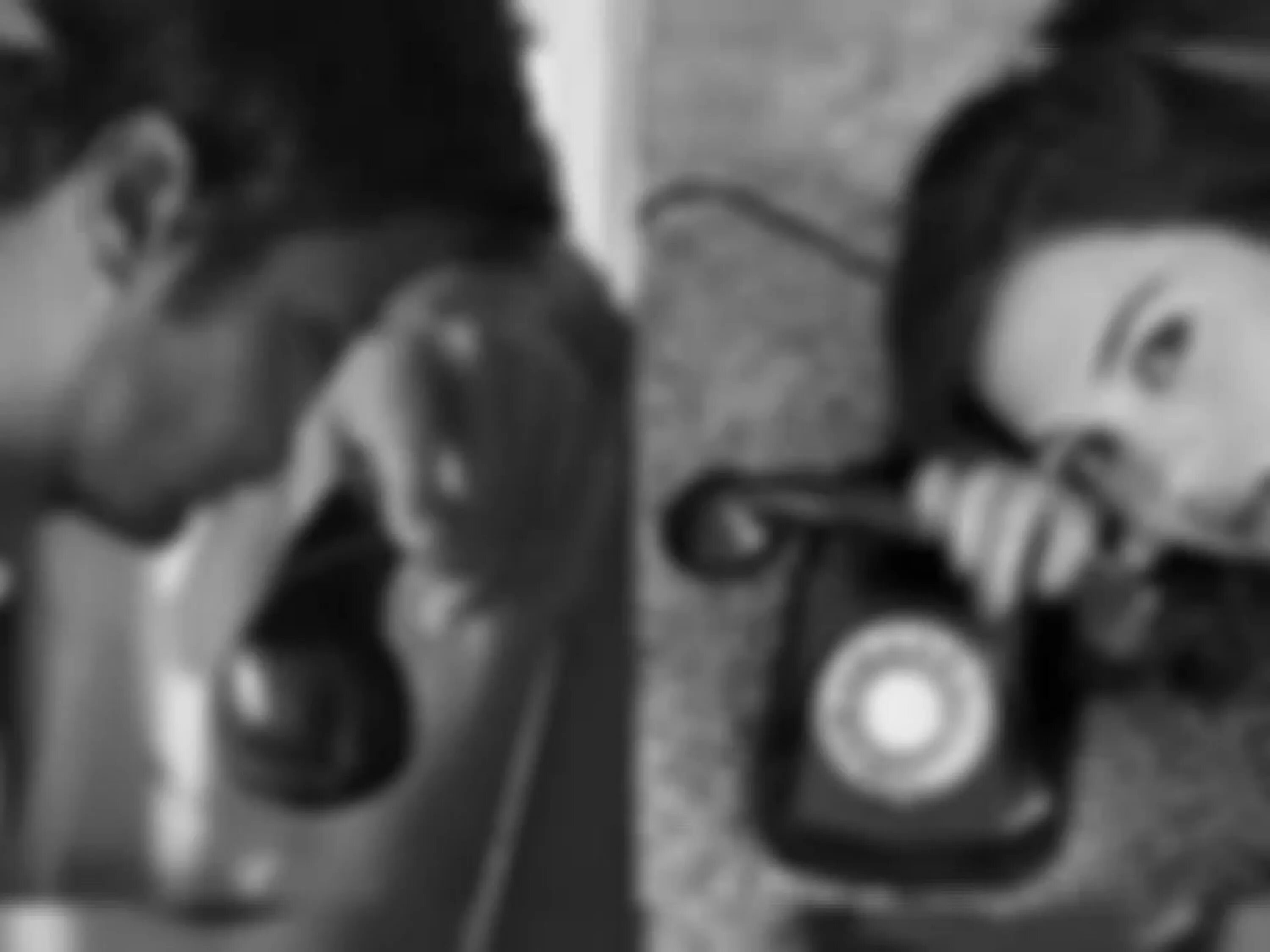 Парень звонит. Парень звонит. Девушка ждет звонка. Звонит девушка бывшего парня. Женщина ждет звонка.