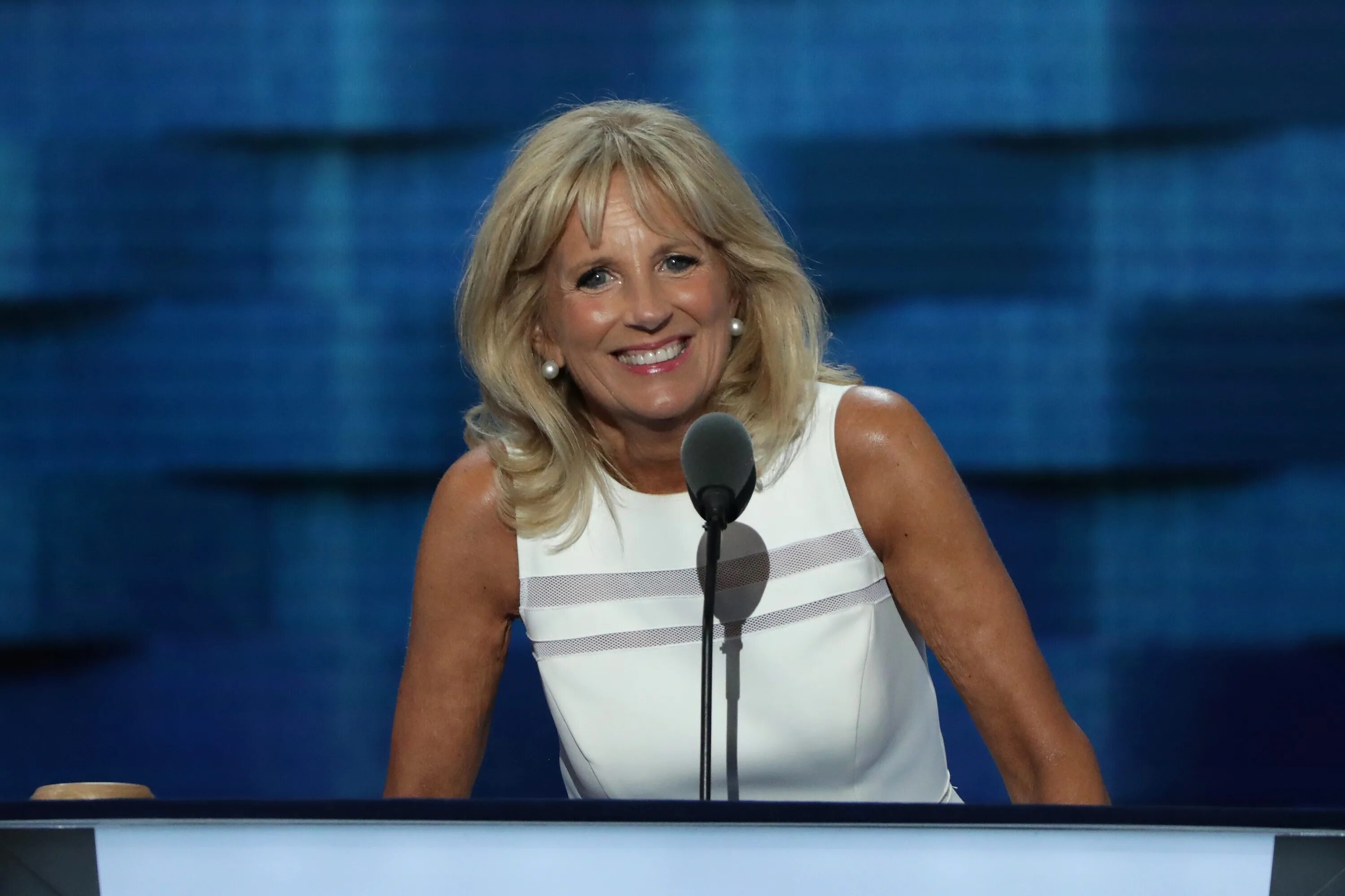 Джилл байден фото в молодости. Jill biden в молодости. Джейн фонда сейчас. Джилл байден в молодости фото и сейчас. Джилл байден в молодости фото и сейчас.