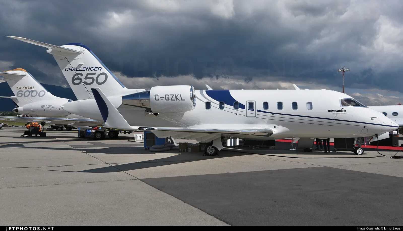 Bombardier 650. Cl650 Challenger. Challenger 650. Самолет-разведчик Challenger 650. Самолет Bombardier Challenger 650 Artemis.