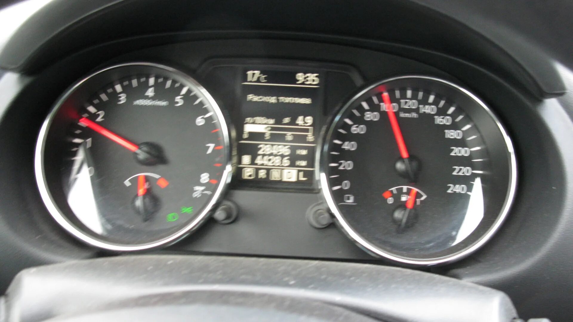 Спидометр кашкай j10. Ниссан x-trail 180 на спидометре. Nissan 370z приборка. Спидометр ниссан 370z. Ниссан кашкай 200 км ч.