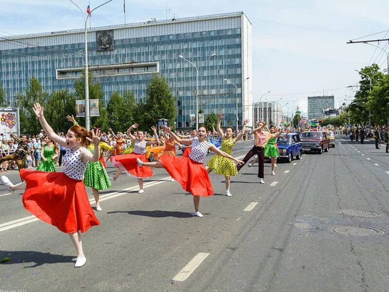 Отметить день рождения пермь взрослый. Городской праздник. Пермь. Пермь праздник. С днем рождения Пермь.