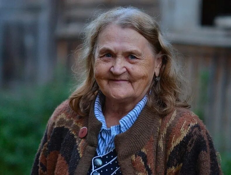 бабушка. бабуся отзывы. добрая старушка. бабуся фильм 2003. старенькая бабушка.