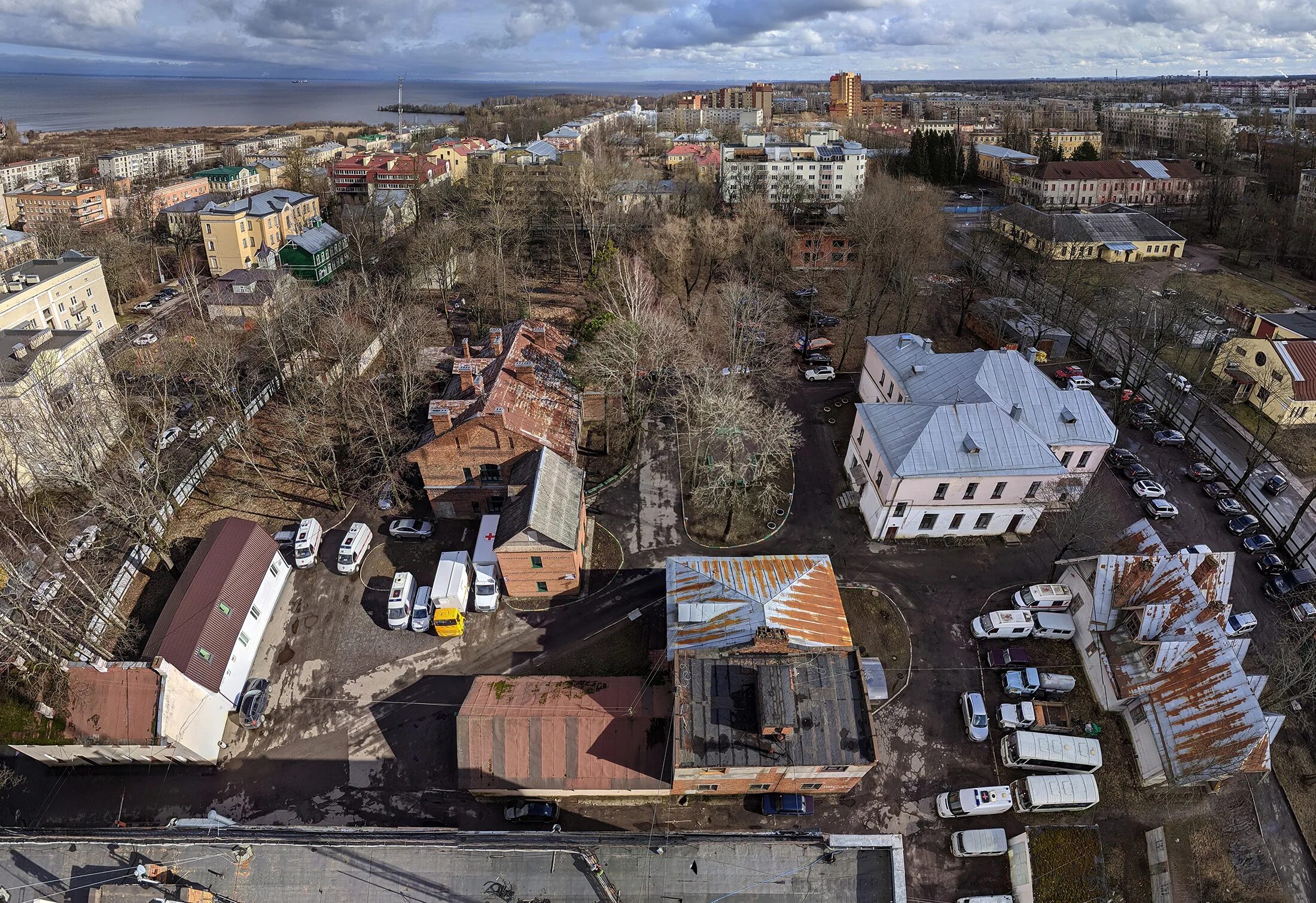 Ломоносовская межрайонная больница. Ломоносов больница Юдченко. Больница Ломоносов Еленинская. Еленинская 13 Ломоносов. Санкт-Петербург Ломоносов Еленинская улица 13 Ломоносовская больница.