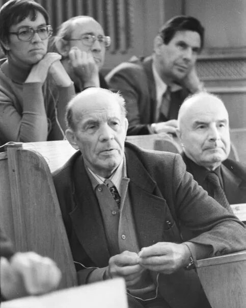 Н флеров. К А Петржак и г н Флеров. ИЯФ со РАН 1968 конференция.