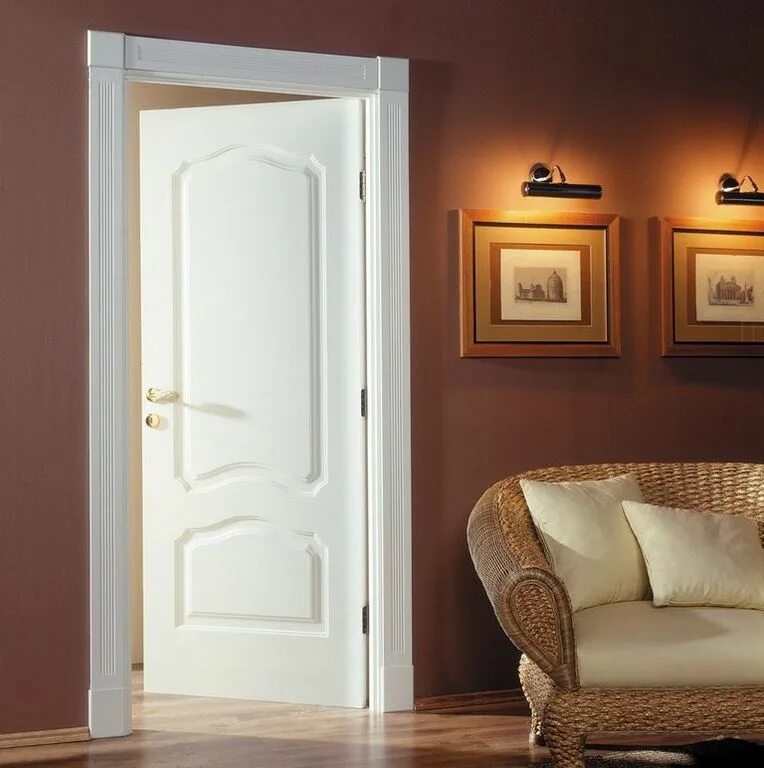 Двери в интерьере. Двери в современном интерьере. Деревянные двери в интерьере квартиры. Двери межкомнатные белые. Дверь межкомнатная белая спб
