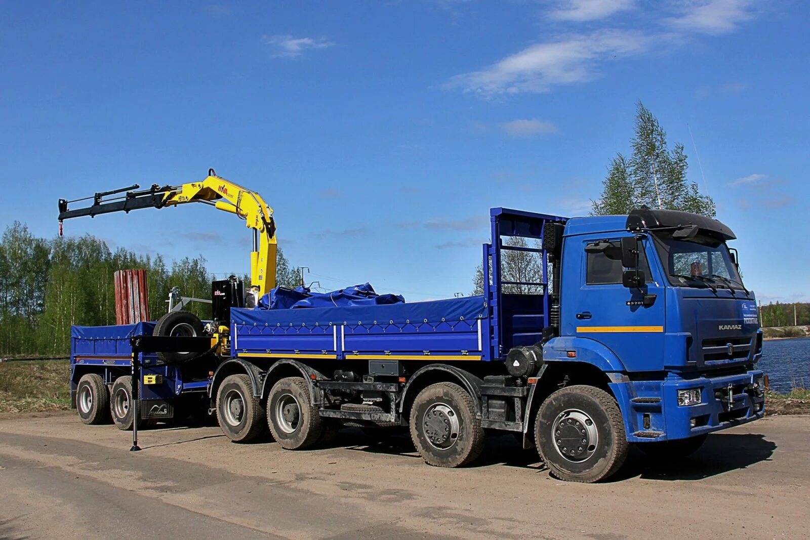 Шасси камаз 6 6. Камаз 6540 бортовой 8х4. камаз 65201 шасси. камаз 65201 седельный тягач. камаз 6540 бортовой с кму.