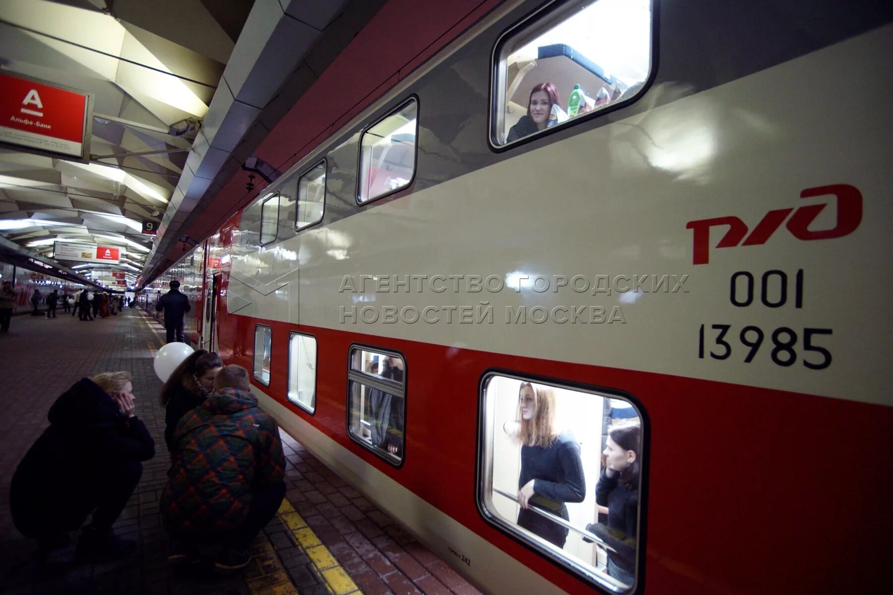 Поезд москва санкт петербург новый 2 часа. Бетанкур поезд двухэтажный. Смена – а. Бетанкур 026а. 026а «смена / а.Бетанкур (двухэтажный)». Поезд 026 Москва Санкт-Петербург двухэтажный.