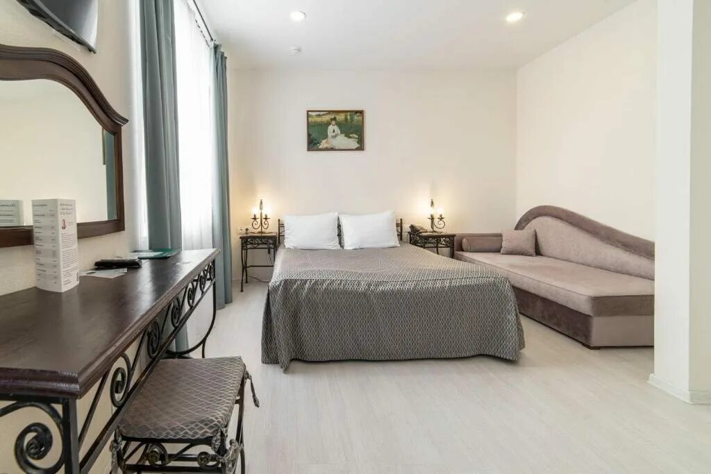 Маджестик бай алеан анапа. Alean family riviera 4* пляж. Машины алеан фэмили ривьера. Алеан ривьера кондитерская. Alean family riviera анапа номера.